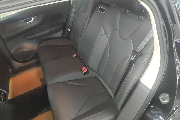 红旗E-QM5 2022款 431km 充电乐享版中控内饰7004