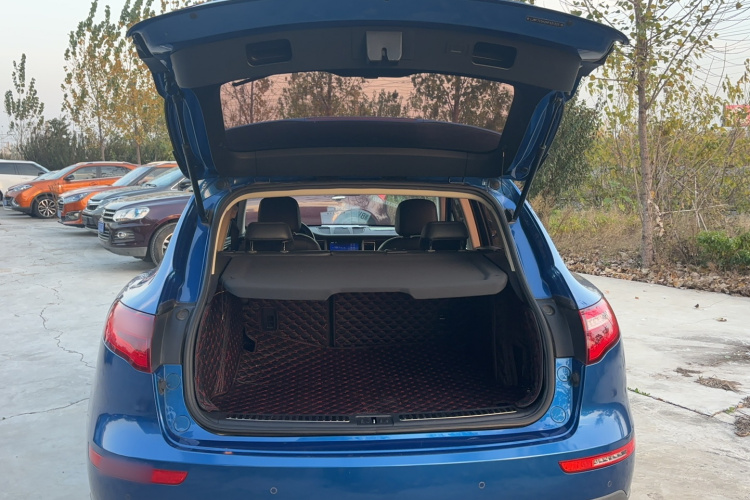 众泰SR9 2017款 2.0T 自动极致之路版局部细节23