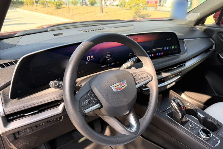 凯迪拉克XT4 2024款 28T 两驱尊贵型中控内饰7001