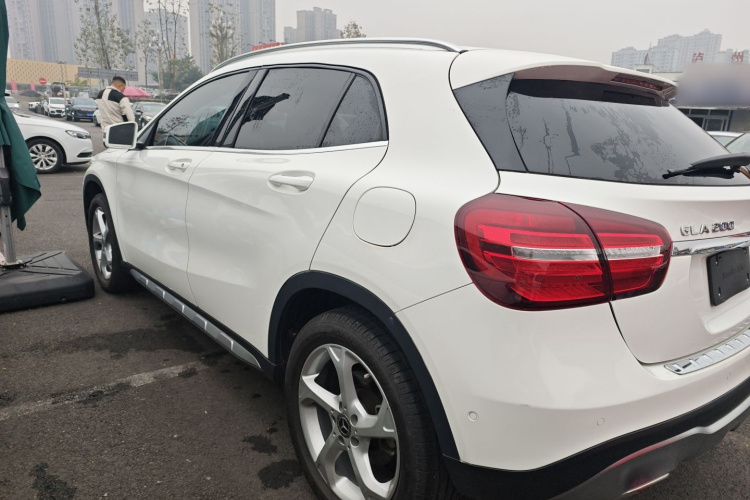 奔驰GLA 2019款 GLA 200 动感型车身外观4