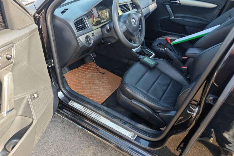 大众 朗逸 2013款 改款经典 1.6L 自动舒适版中控内饰20