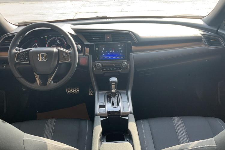 本田 思域 2021款 HATCHBACK 220TURBO CVT潮酷控中控内饰7001