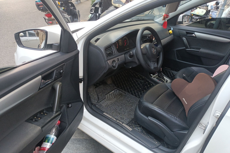 大众 朗逸 2013款 改款经典 1.6L 自动风尚版中控内饰20