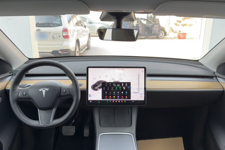特斯拉 Model Y 2021款 标准续航后驱版中控内饰7004
