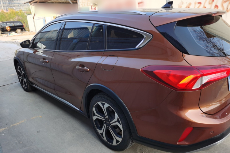 福特 福克斯 2021款 猎装版 EcoBoost 180 自动猎潮型车身外观6003