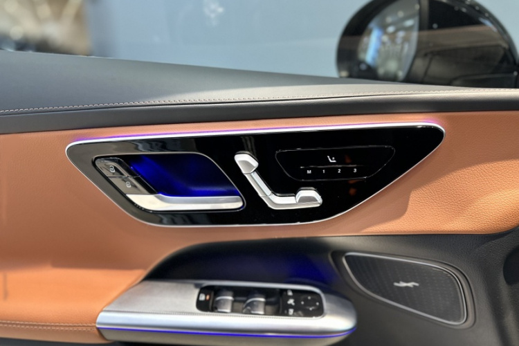 奔驰GLC 2025款 改款 GLC 300 L 4MATIC 动感型 5座中控内饰7007