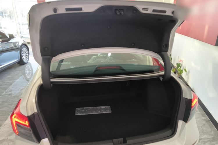 本田 思域 2022款 240TURBO CVT劲动版机舱底盘23