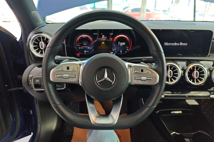 奔驰A级 2020款 改款 A 200 L 运动轿车时尚型中控内饰13