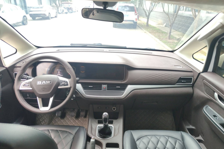 BAW北汽制造 锐胜王牌M7 2023款 1.6L 长轴创享型 9座中控内饰7004