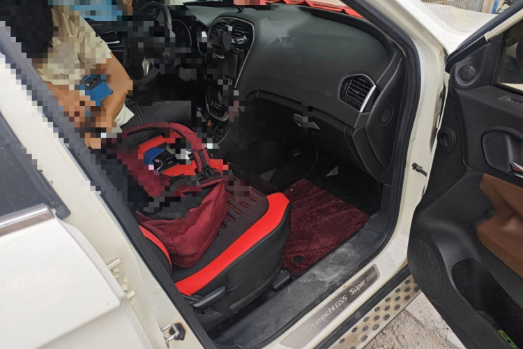 广汽传祺 传祺GS5 Super 2015款 2.0L 自动两驱豪华导航版局部细节9005