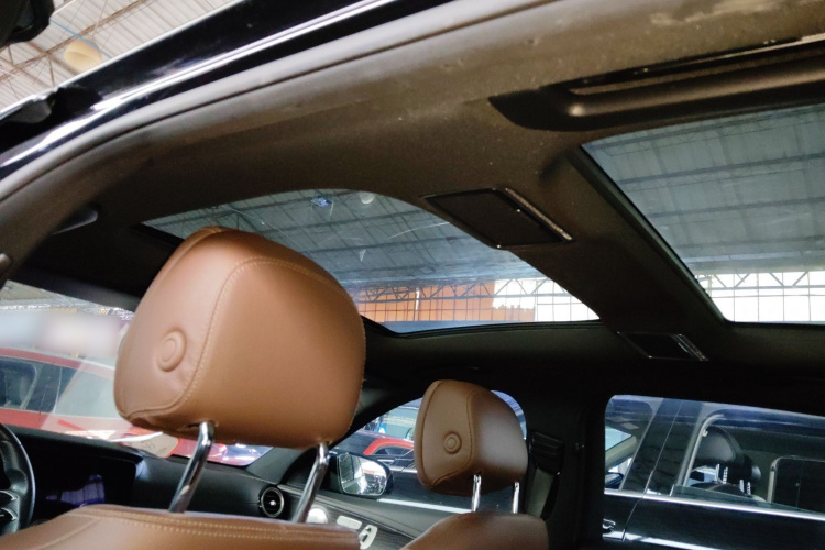 奔驰E级 2021款 E 300 L 运动时尚型中控内饰22