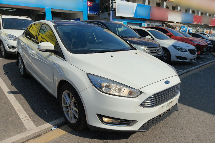 福特 福克斯 2017款 三厢 EcoBoost 180 自动精英型车身外观3