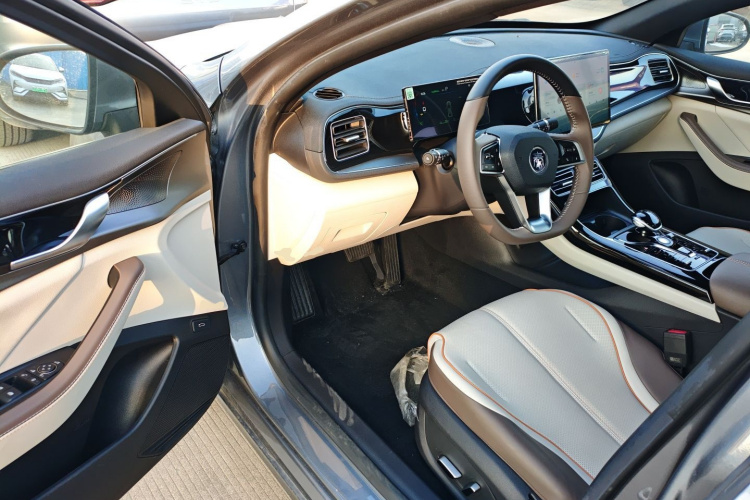 比亚迪 秦PLUS 2024款  荣耀版 DM-i 120KM超越型中控内饰7003