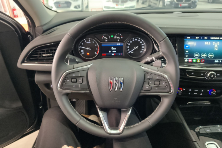 别克 君威 2024款 改款 25T 超享版中控内饰13