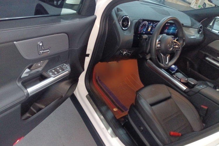 奔驰GLA 2023款 GLA 200中控内饰7003