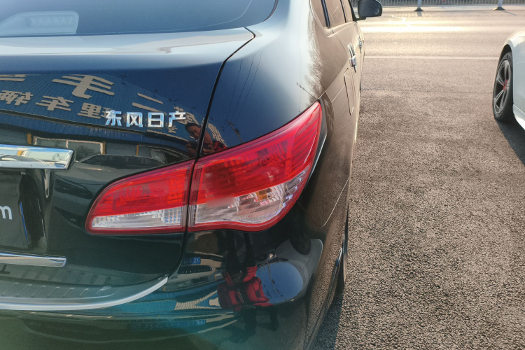 日产 轩逸 2018款 经典 1.6XE 手动舒适版车身外观9