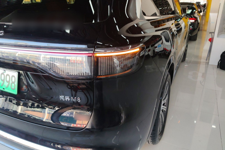 鸿蒙智行 问界M8 2025款 增程 Max版 37kWh 5座版车身外观9