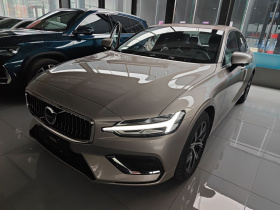 沃尔沃S60 2026款 B4 智逸豪华版