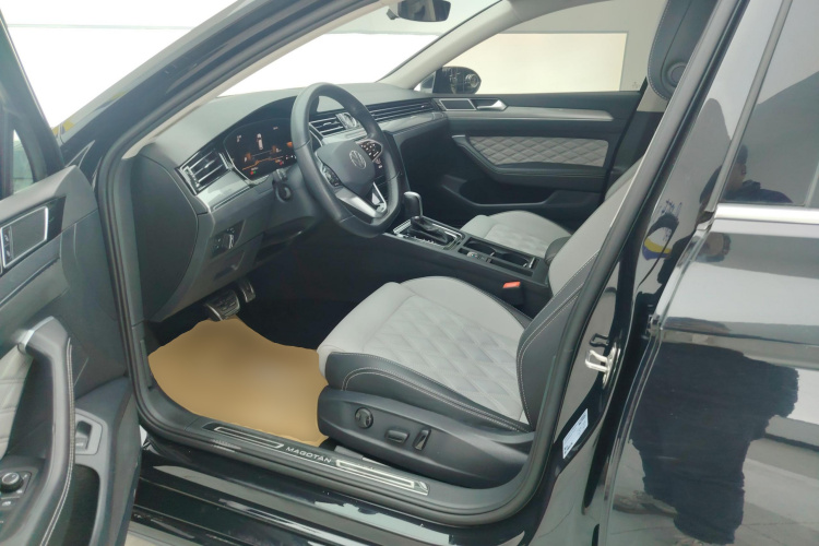 大众 迈腾 2023款 200万辆纪念版 330TSI DSG领先型中控内饰19