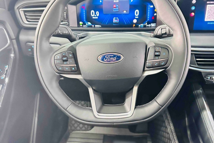 福特 探险者 2025款 2.3T EcoBoost 四驱穿越版 5座中控内饰7002