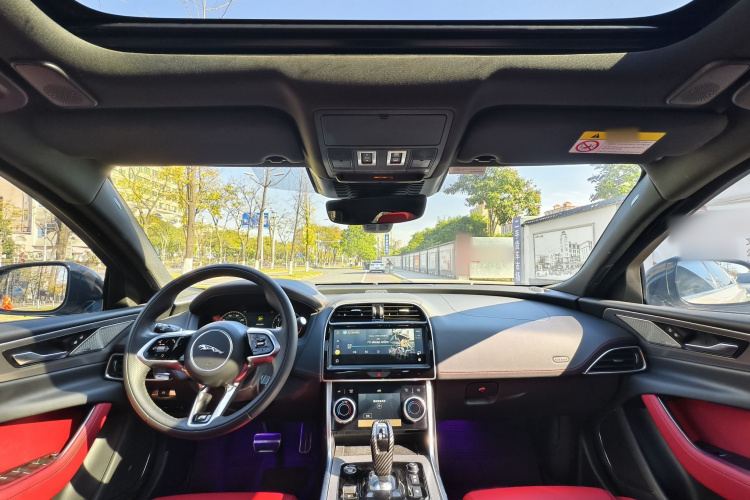 捷豹XEL 2024款 2.0T 250PS R-DYNAMIC S进取运动版中控内饰7002