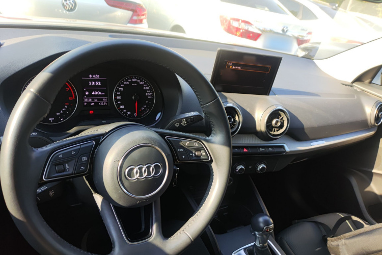 奥迪Q2L 2020款 35 TFSI 进取动感型中控内饰7002