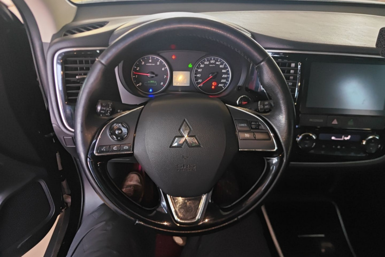 三菱 欧蓝德 2017款 2.0L 两驱荣耀版 5座局部细节13