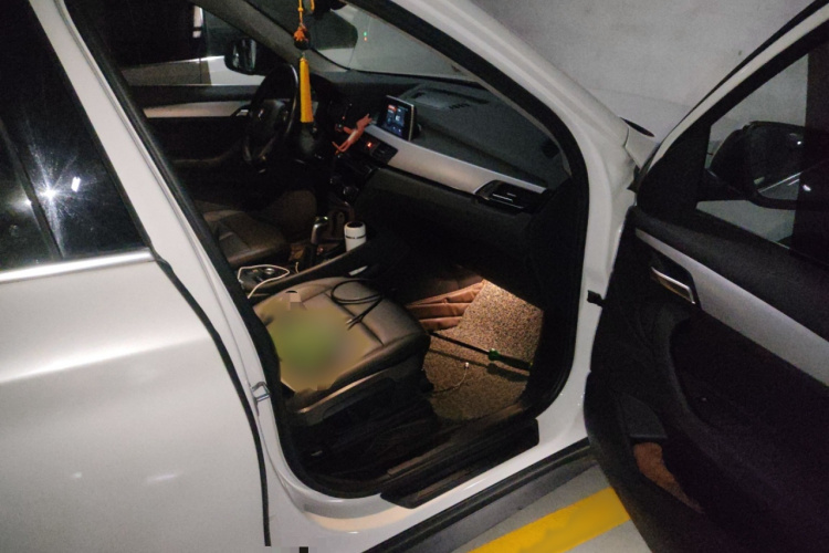 宝马X1 2019款 sDrive20Li 领先型局部细节9005