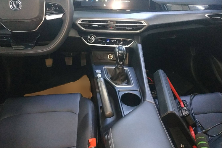 长安 逸动 2022款 PLUS 1.6L GDI 手动豪华型局部细节18