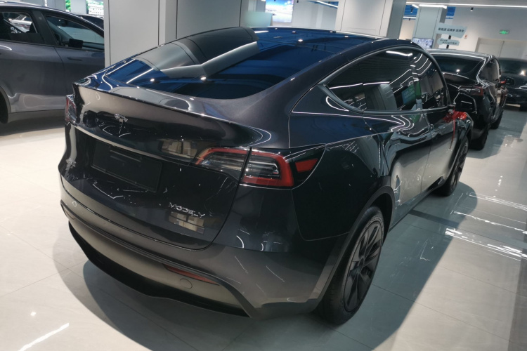 特斯拉 Model Y 2024款 后轮驱动版车身外观7