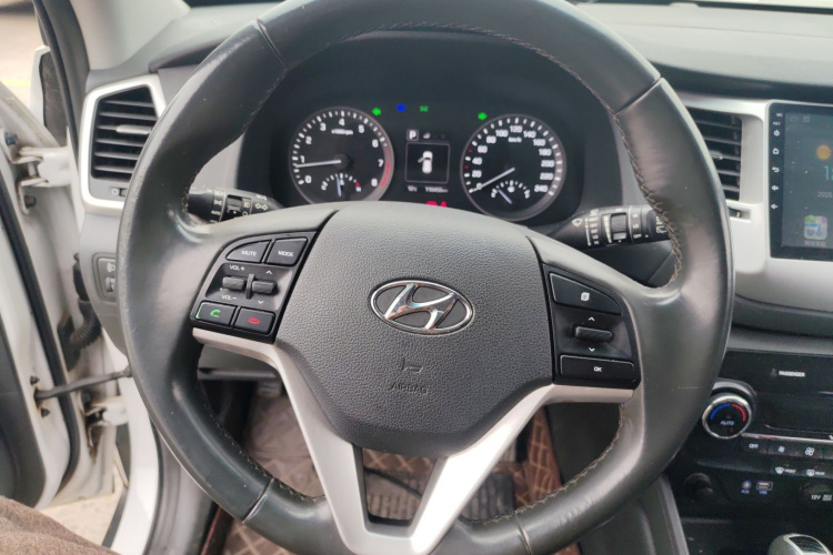 现代 途胜 2015款 1.6T 双离合两驱智能型中控内饰13