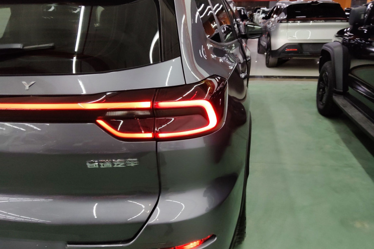 奇瑞 瑞虎8 2023款 鲲鹏版 290TGDI 自动卓越版车身外观9