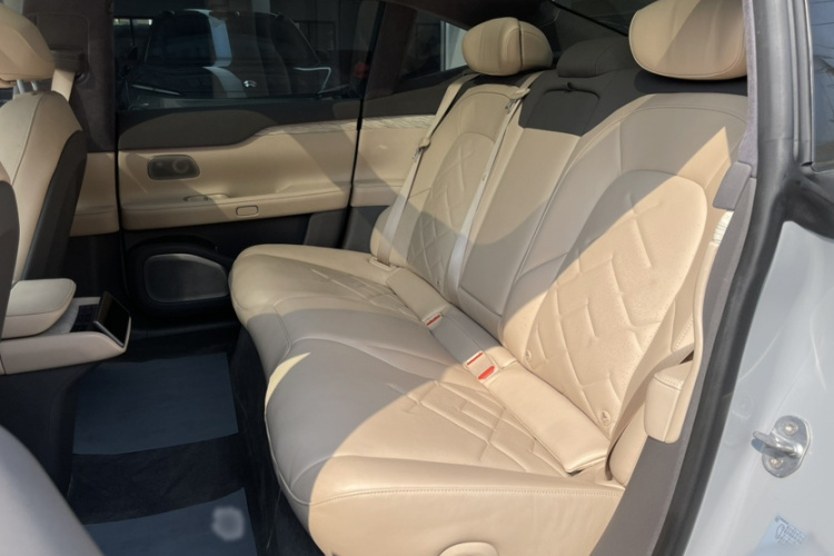 蔚来ET7 2022款 100kWh 首发版中控内饰7002