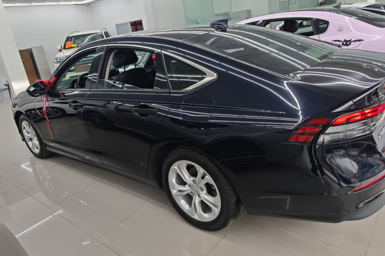 本田 雅阁 2023款 260TURBO 智享版车身外观4