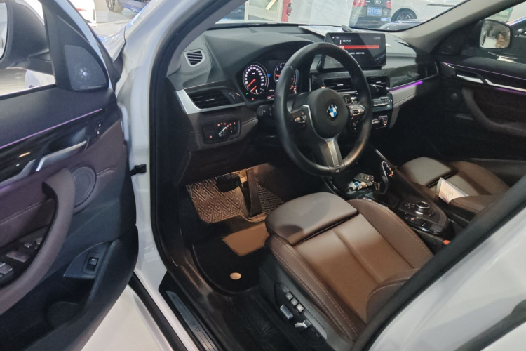 宝马X1 2022款 改款 xDrive25Li 尊享型中控内饰7003