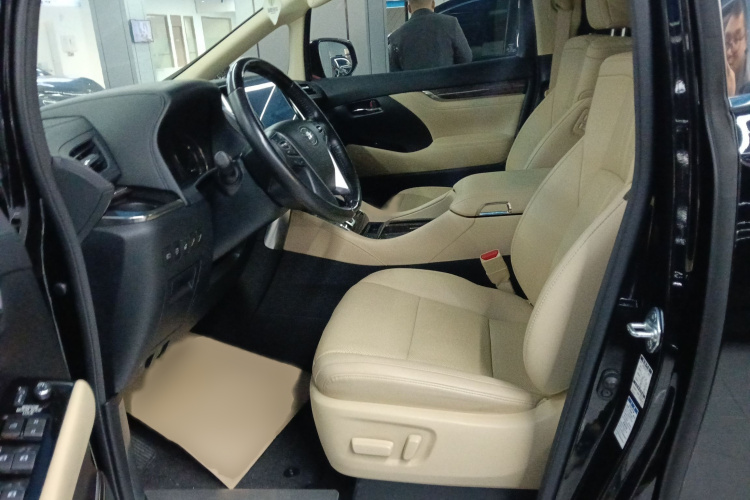 丰田 威尔法 2020款 双擎 2.5L HV尊贵版局部细节19