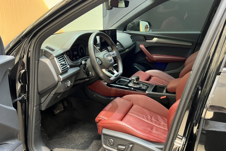 奥迪Q5L 2023款 40T 豪华动感型中控内饰7011