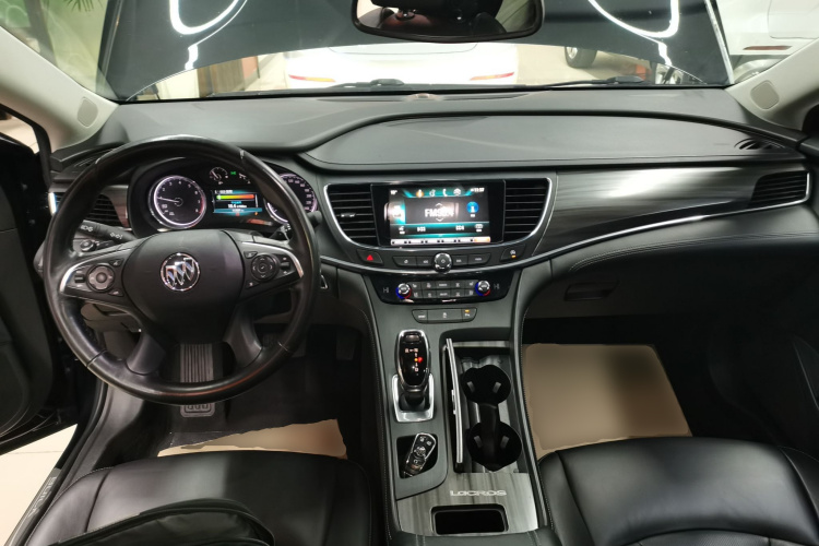 别克 君越 2018款 20T 精英型中控内饰12