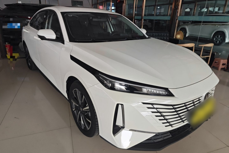 长安 逸动 2024款 1.5T GDI自动 旗舰型车身外观3