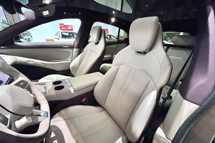 小米汽车 小米YU7 2025款 超长续航四驱Pro版中控内饰7003