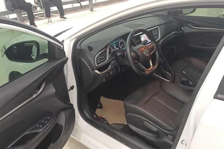 别克 英朗 2021款 改款 典范 1.5L 自动精英型中控内饰20