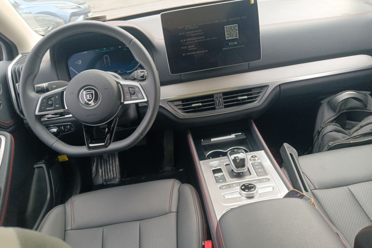 比亚迪 唐新能源 2018款 DM 2.0T 全时四驱智联创享型 7座 国V中控内饰7002