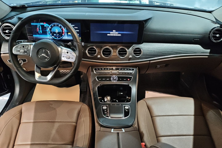 奔驰E级 2020款 改款 E 300 L 运动时尚型中控内饰12