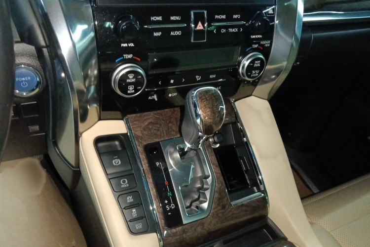 丰田 威尔法 2020款 双擎 2.5L HV尊贵版局部细节18