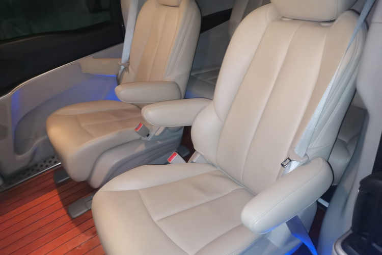 别克GL8 2018款 28T 舒适型 国VI中控内饰21