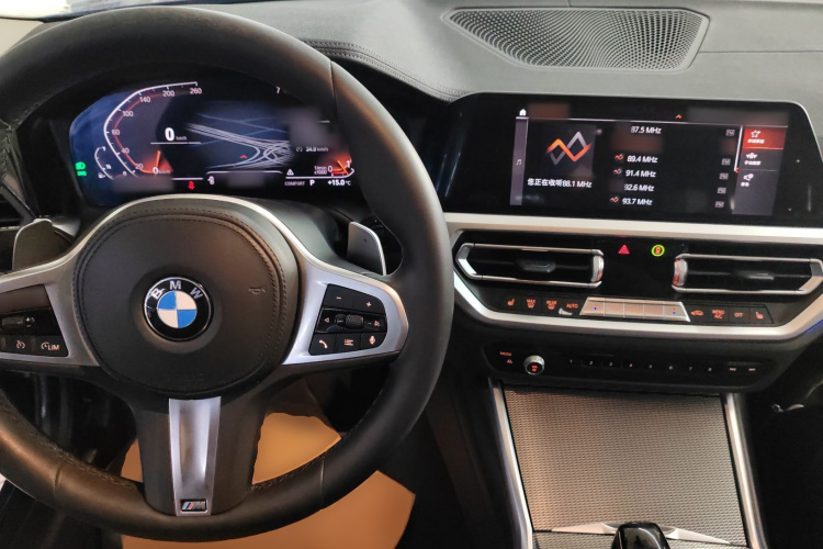宝马3系 2020款 325i M运动曜夜套装中控内饰12