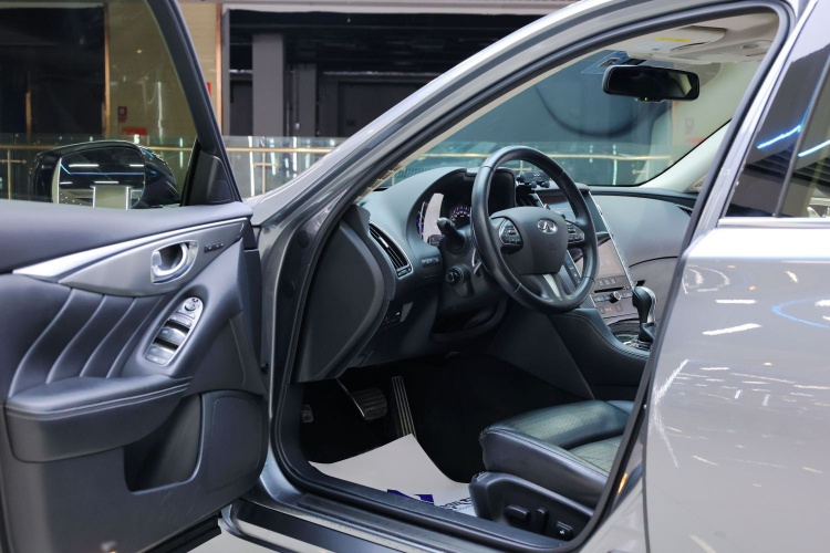 英菲尼迪Q50 2014款 3.7L 豪华运动版中控内饰7001