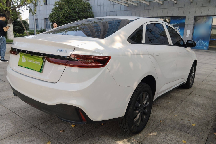 吉利几何A 2024款 410KM 出行版车身外观7