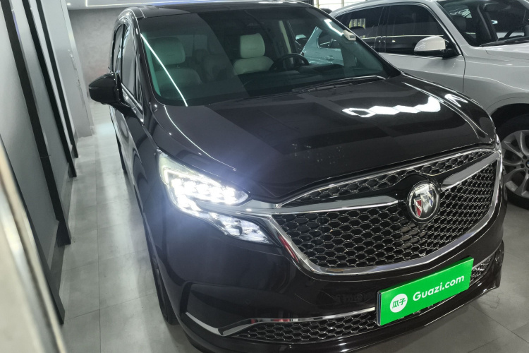 别克GL8 2021款 Avenir艾维亚 七座亲礼版车身外观3