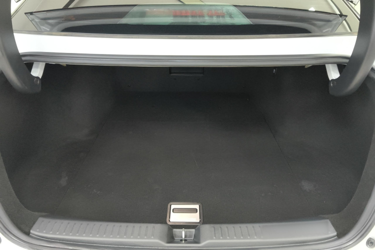 小鹏P5 2021款 550P机舱底盘23